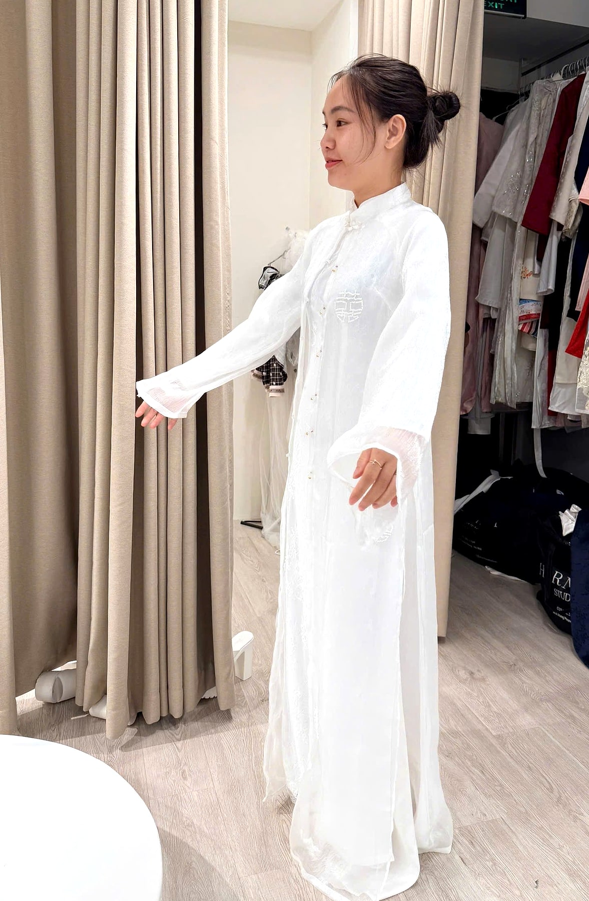 Cô dâu Thanh Tâm trong áo dài chữ Hỷ